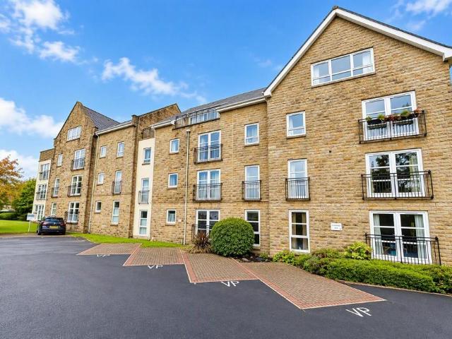 Flat for sale in Delph Hill, Calderdale