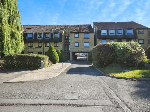 Flat for sale in London Borough of Croydon, Greater London