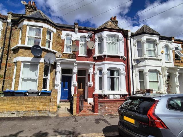 Flat for sale in Brondesbury, Greater London