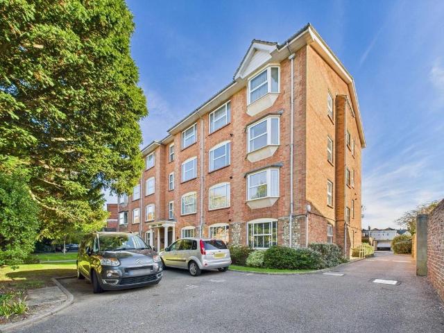 Flat for sale in West Worthing, Worthing