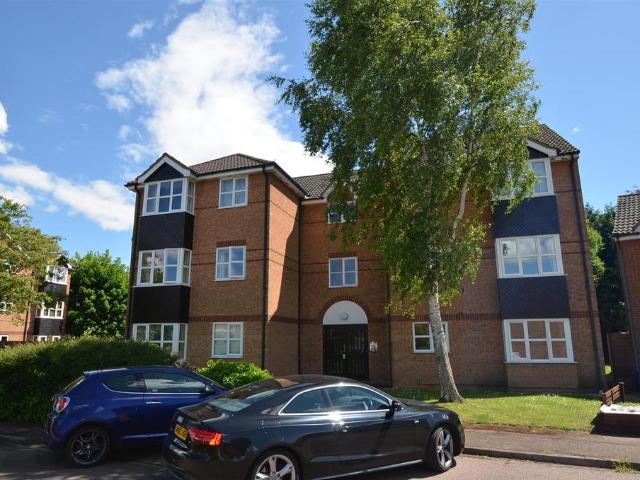 Flat for sale in Shefford, Bedfordshire
