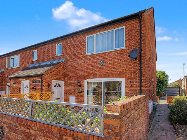 Flat for sale in Berrick Salome, Oxfordshire