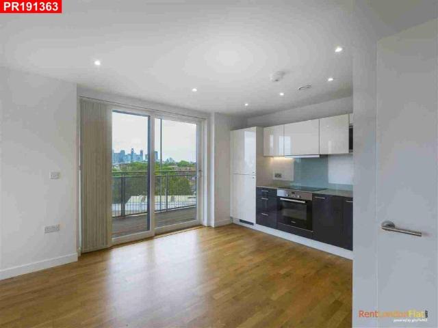 Flat for sale in London Borough of Lewisham, New Cross