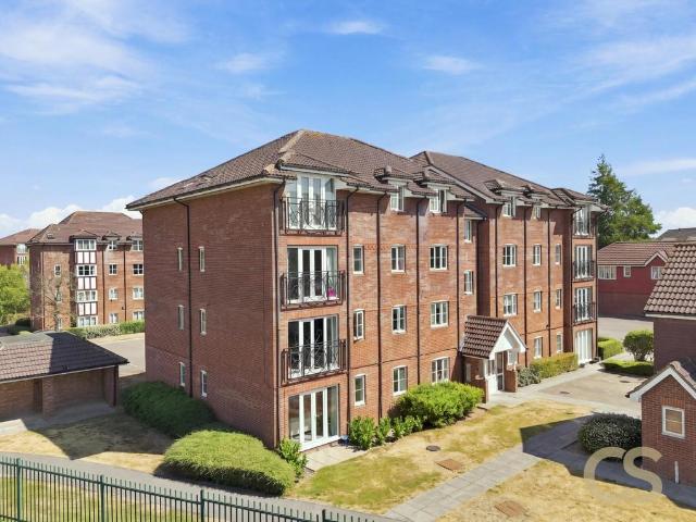Flat for sale in Broxbourne, Hertfordshire