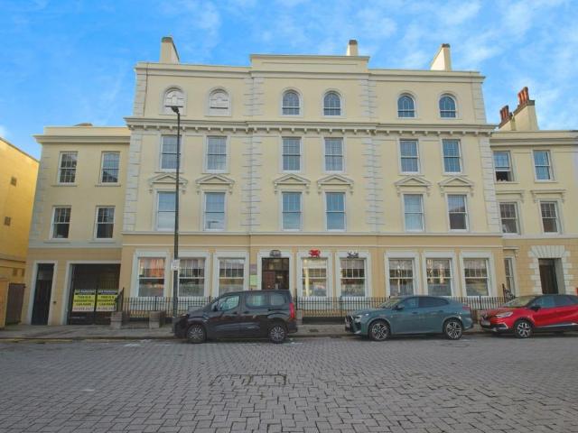 Flat for sale in Cardiff Bay, Falcon Lodge