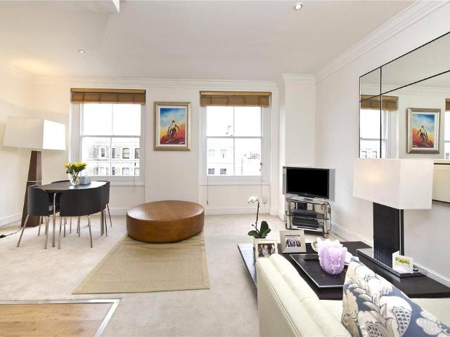 Flat for sale in Brompton, Greater London