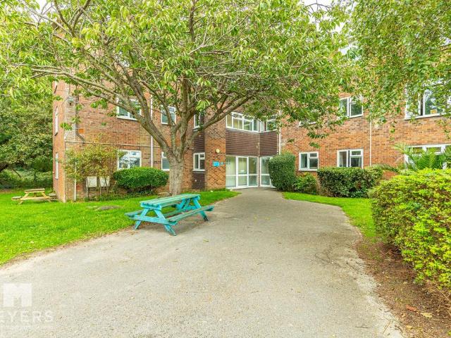 Flat for sale in Christchurch
