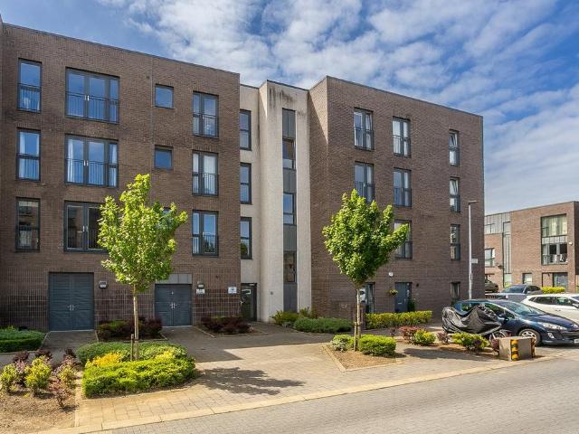 Flat for sale in The Green, Stenhouse