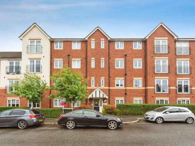 Flat for sale in Rossmore, Cheshire