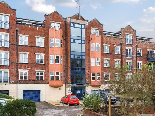 Flat for sale in Weetwood, West Yorkshire