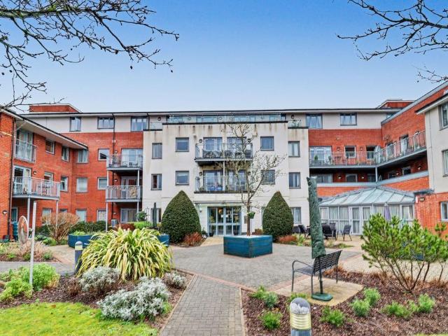Flat for sale in Eastleigh, Helford