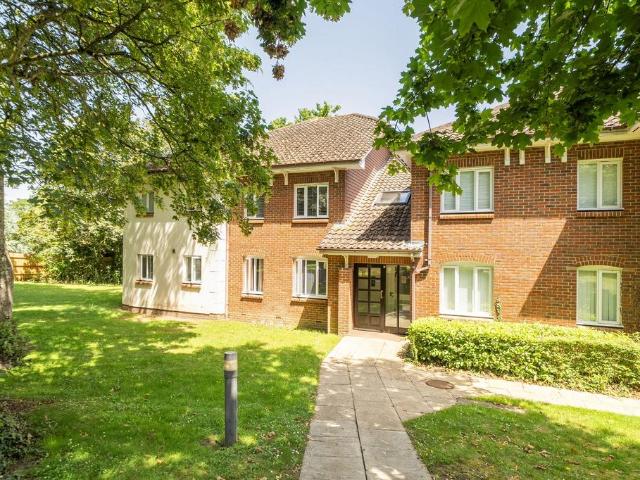 Flat for sale in Pachesham Park, Surrey