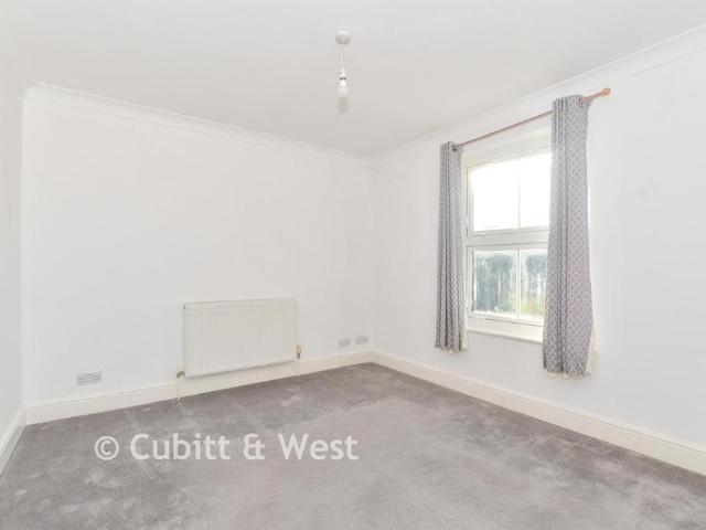 Flat for sale in Cranleigh, Waverley