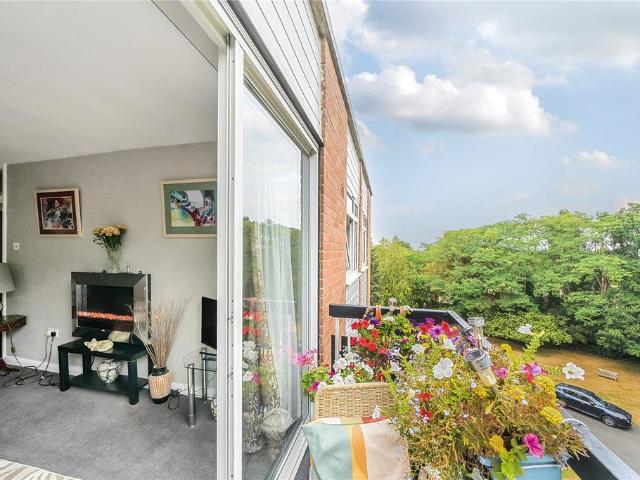 Flat for sale in Chislehurst, Greater London