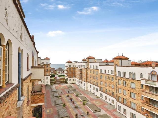 Flat for sale in Boscombe, Bournemouth