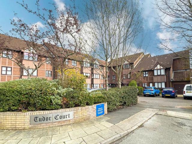 Flat for sale in Calderstones