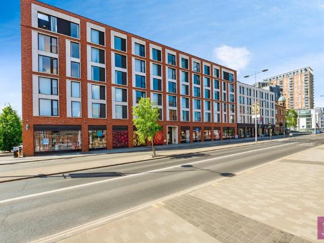 Flat for sale in City Centre, Salford