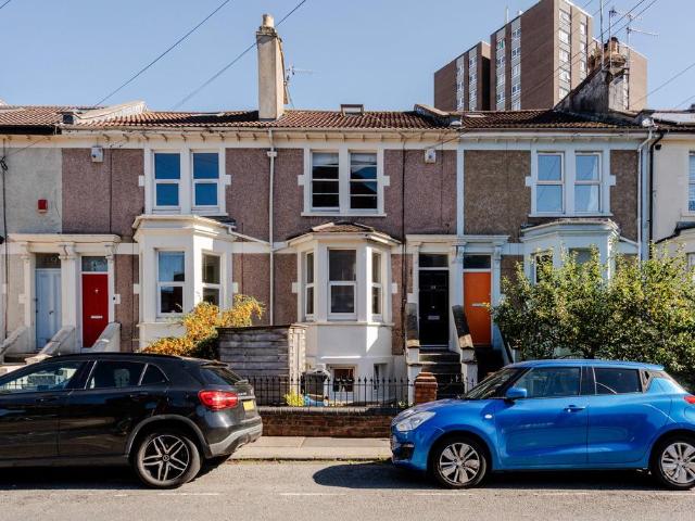 Flat for sale in Wapping Wharf, Feckenham