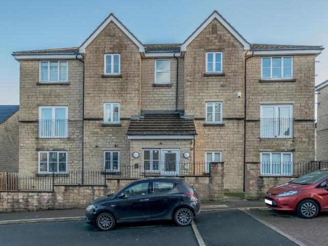 Flat for sale in Westwood Park, West Yorkshire