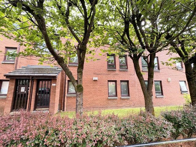 Flat for sale in Budhill, Scotland