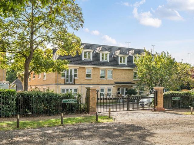 Flat for sale in London Borough of Bromley, Greater London