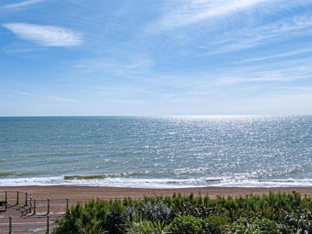 Flat for sale in West Marina, Guestling Green