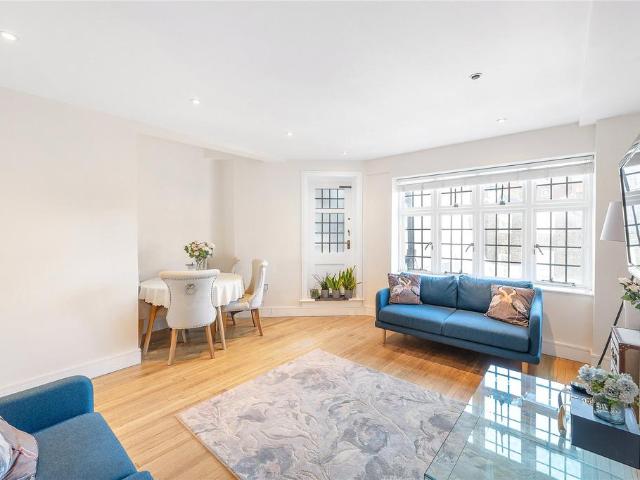 Flat for sale in Westminster, Greater London
