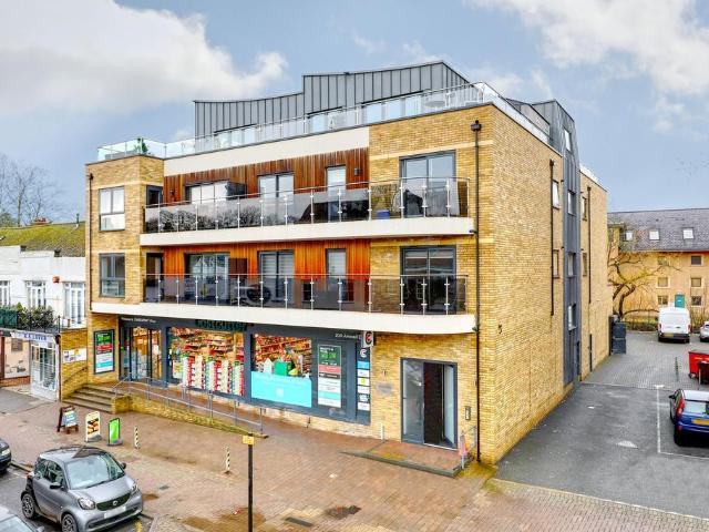 Flat for sale in Kings Hill, Colliers End