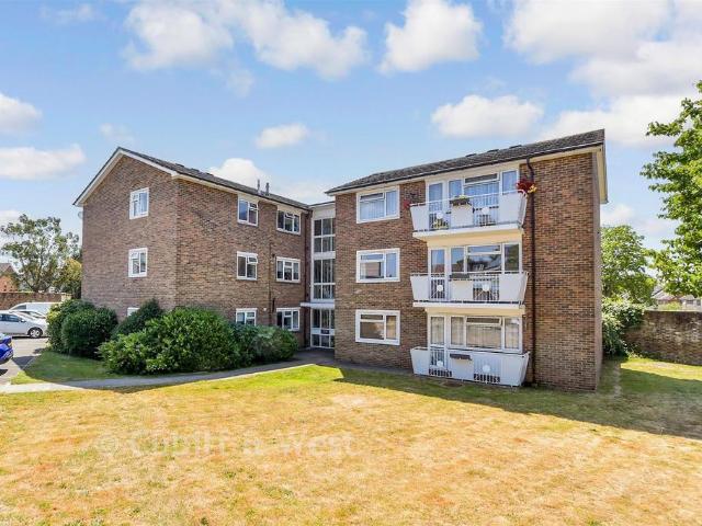Flat for sale in North Heath, Horsham