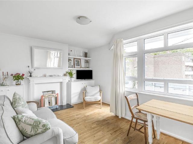 Flat for sale in Fulham, Greater London
