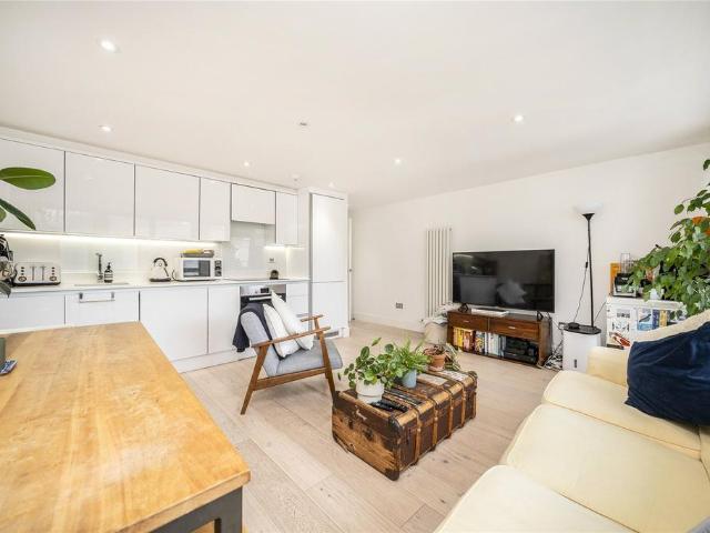 Flat for sale in Whitechapel, Greater London