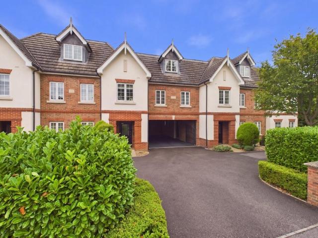 Flat for sale in Winkfield