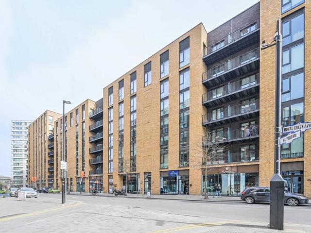 Flat for sale in Silvertown, Greater London