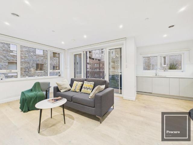 Flat for sale in Elephant and Castle, Greater London
