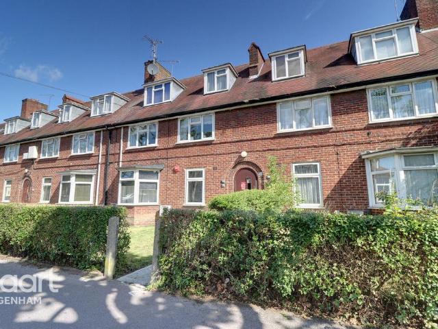 Flat for sale in Dagenham, Becontree Heath