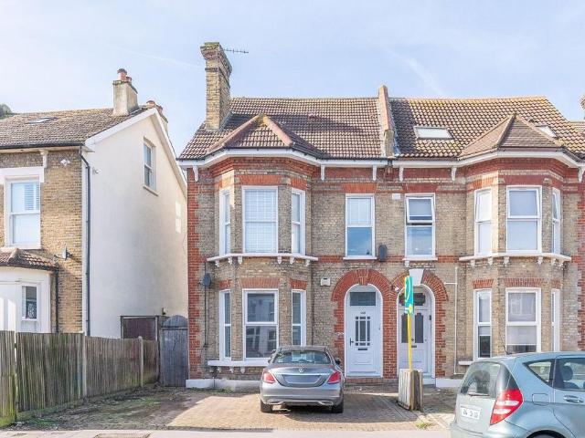 Flat for sale in London Borough of Croydon, Greater London