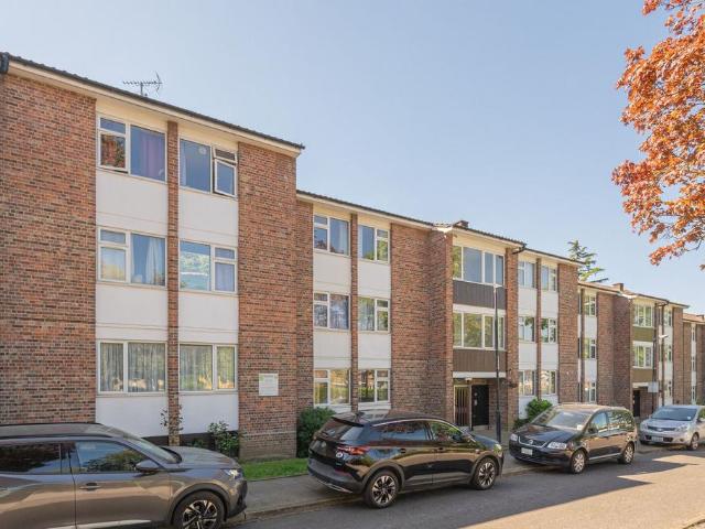 Flat for sale in Streatham Hill, Greater London