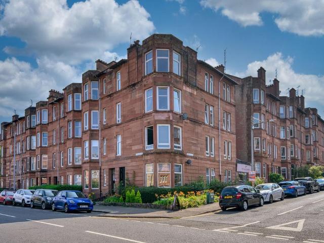 Flat for sale in Shawmoss, Langside