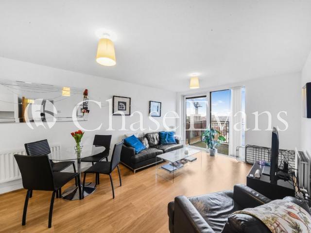 Flat for sale in Dalston, De Beauvoir Town