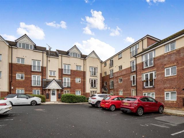 Flat for sale in Swinton Park, Salford