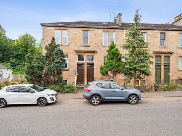 Flat for sale in Clarkston, Scotland
