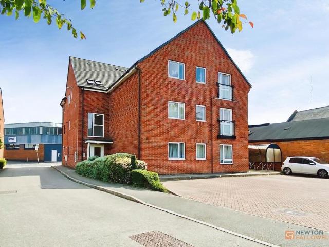 Flat for sale in Elmfield, Leicestershire