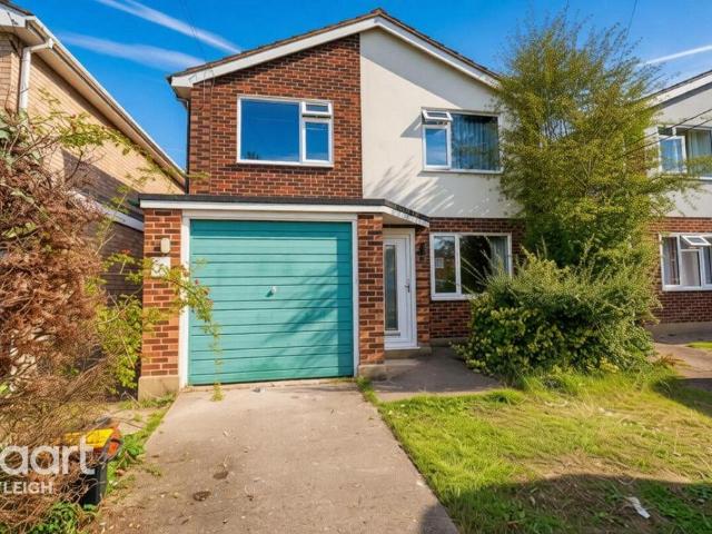 Flat for sale in Rayleigh, Rochford