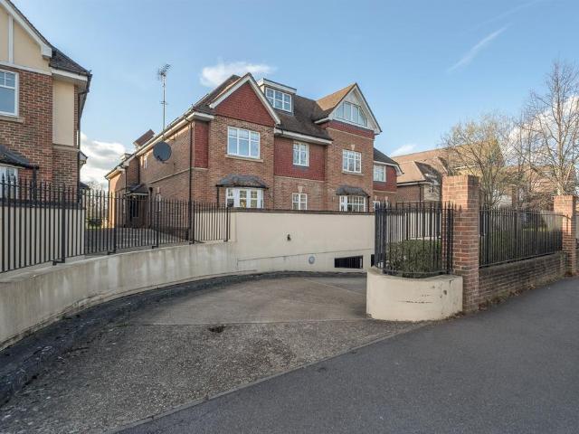 Flat for sale in Bray Wick, Maidenhead