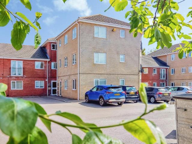 Flat for sale in Corby, North Northamptonshire
