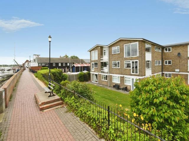 Flat for sale in Burnham-on-Crouch, Maldon