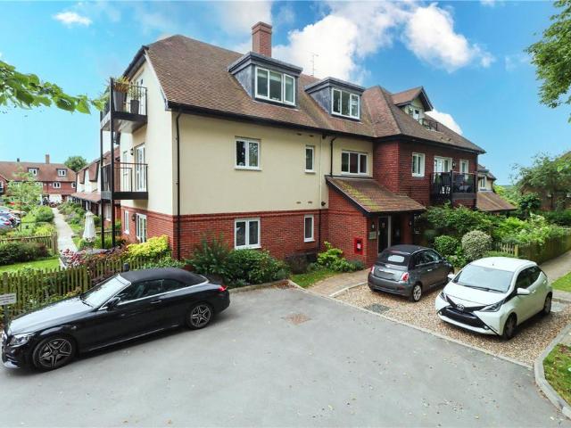 Flat for sale in St Albans, Five Acres