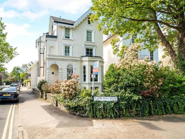 Flat for sale in Oakhill, Greater London