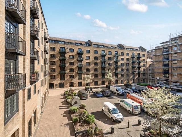 Flat for sale in Bermondsey, Greater London