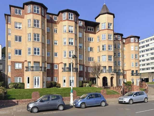 Flat for sale in Penarth, Wales